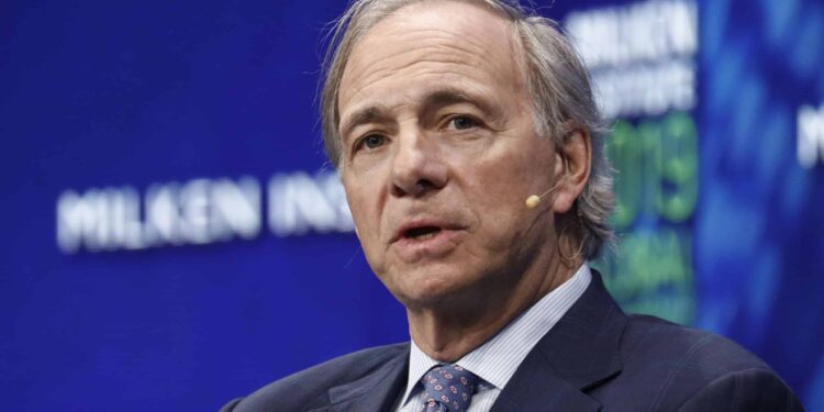 桥水创办人 Ray Dalio：抛弃传统债务，黄金与比特币才是未来真正的避险资产